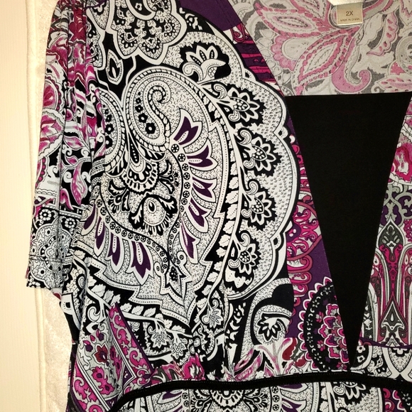 2x CJ Banks short sleeve top purple/black/white paisley - Picture 3 of 6